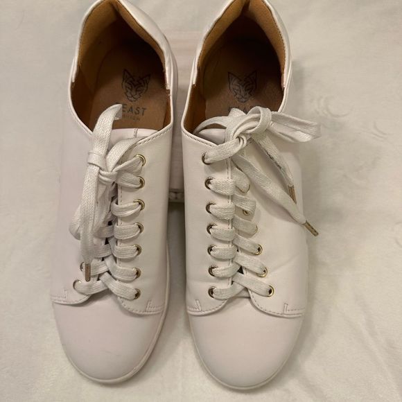 𝅺Austin Lace Up Sneakers - Picture 2 of 5